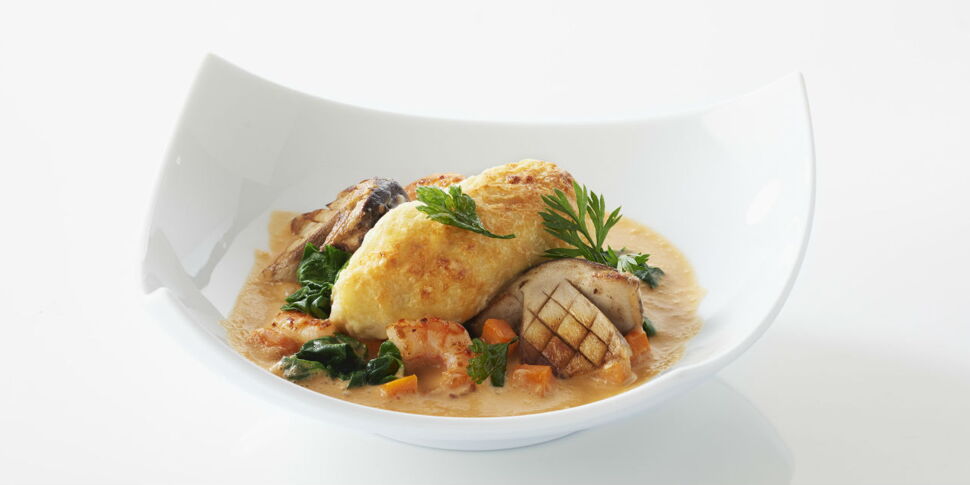 Quenelles de brochet Saint Jean, bisque de homard et cèpes rôtis