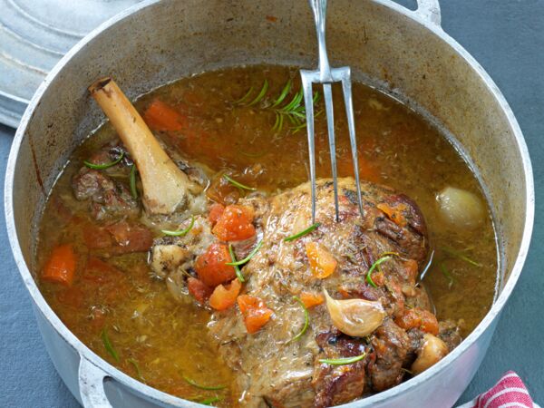 Gigot d'agneau en cocotte : découvrez les recettes de cuisine de Femme