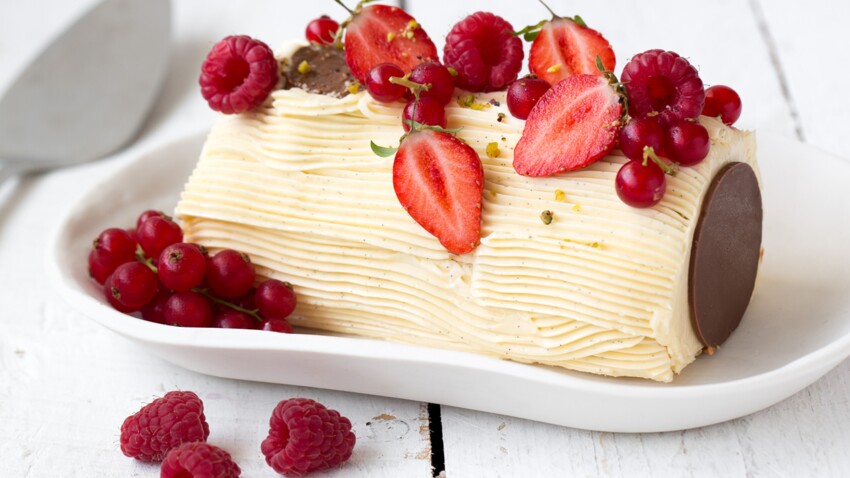 Buche Creme Au Beurre Vanillee Et Fruits Rouges Decouvrez Les Recettes De Cuisine De Femme Actuelle Le Mag