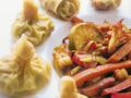 Raviolis chinois et légumes sautés au wok