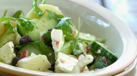Salade de concombre au sésame, chèvre et coriandre - Recettes de