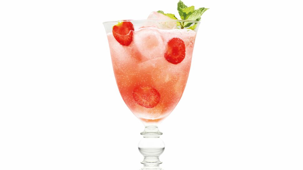 Cocktail Cointreau fizz fraise-menthe