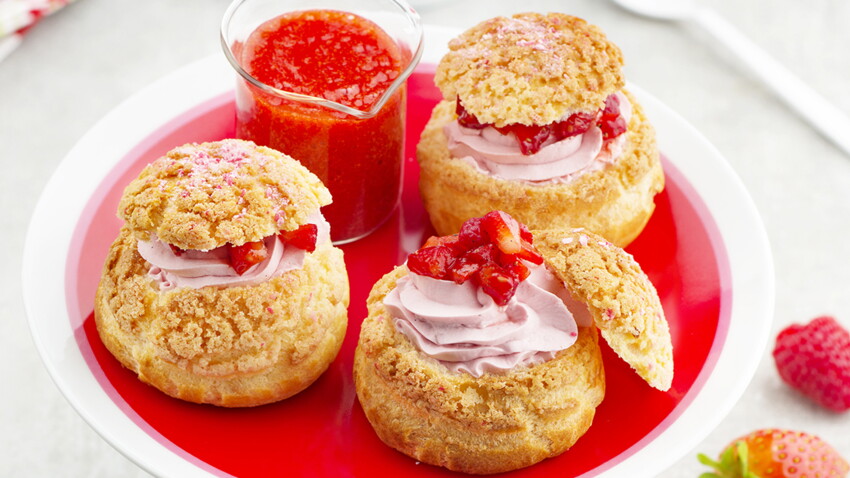 Choux Creme Fouettee Fraises Et Framboises Decouvrez Les Recettes De Cuisine De Femme Actuelle Le Mag