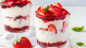 Peches Au Mascarpone Vanille Et Amaretti Decouvrez Les Recettes De Cuisine De Femme Actuelle Le Mag