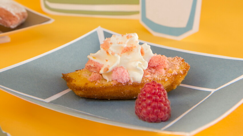 Madeleines Aux Eclats De Biscuits Roses Decouvrez Les Recettes De Cuisine De Femme Actuelle Le Mag