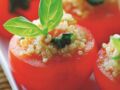 Tomates farcies au quinoa, parfumées au basilic