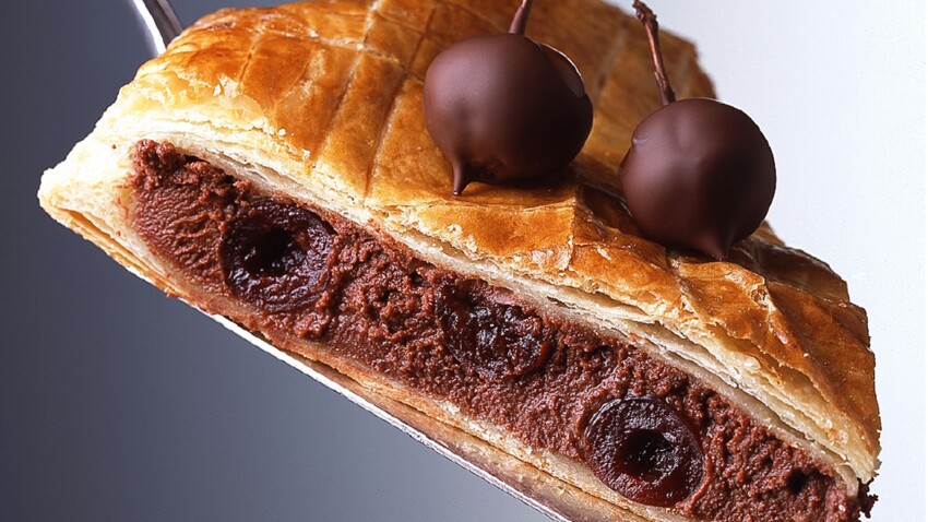 La Galette Fourree Au Chocolat Et Aux Griottines Decouvrez Les Recettes De Cuisine De Femme Actuelle Le Mag