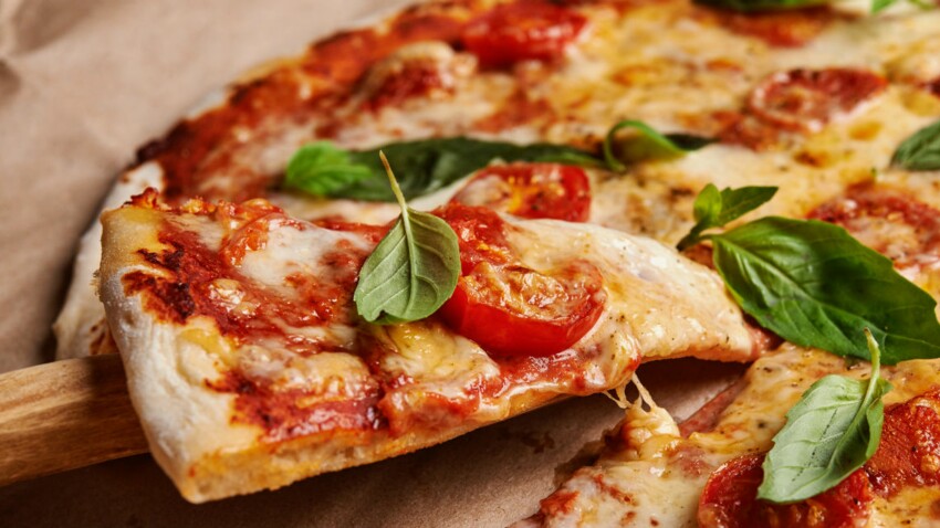 Pizza mozzarella et tomates rapide : découvrez les recettes de cuisine ...
