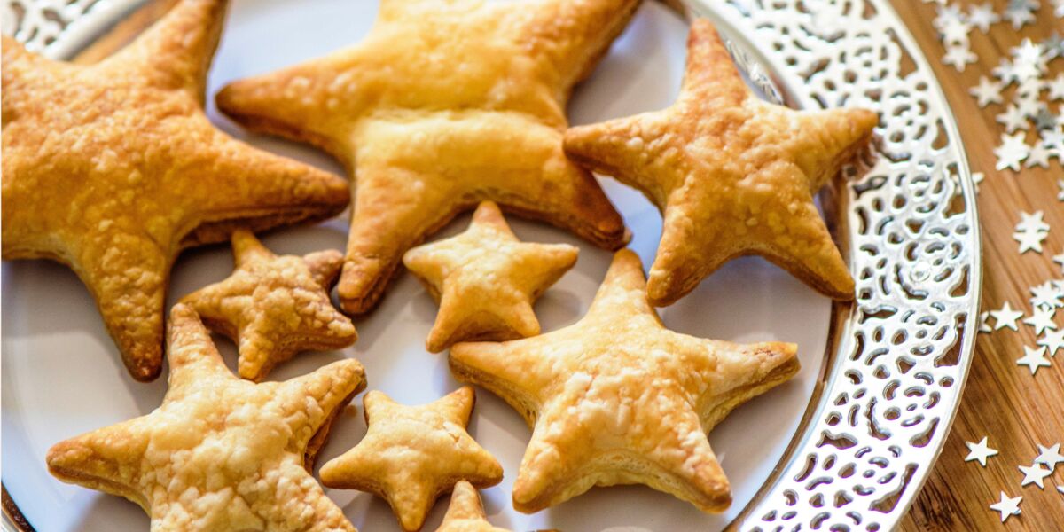 Noel Comment Preparer Un Aperitif Festif Avec Une Pate Feuilletee Femme Actuelle Le Mag