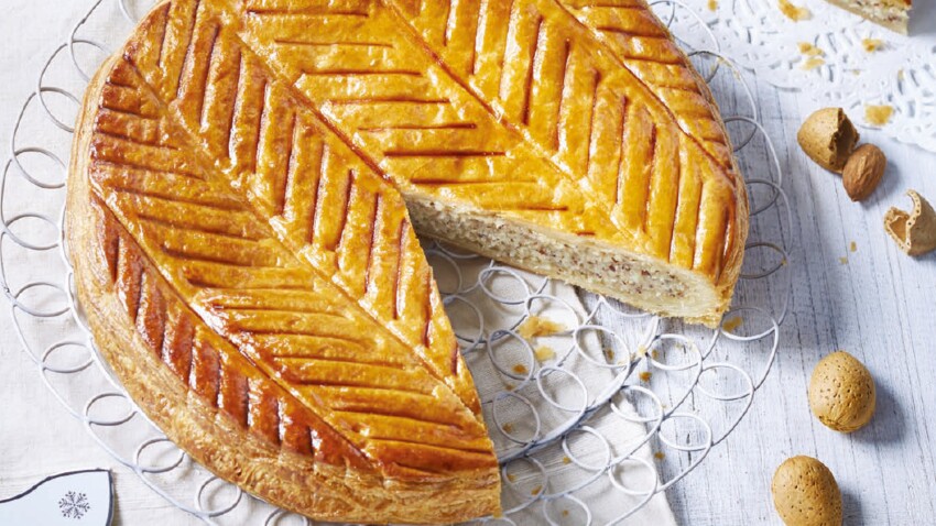 Galette Des Rois A La Frangipane Et Amande Grise Decouvrez Les Recettes De Cuisine De Femme Actuelle Le Mag