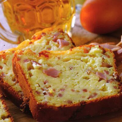 Cake au cheddar, au jambon, à la bière, et à la moutarde-image