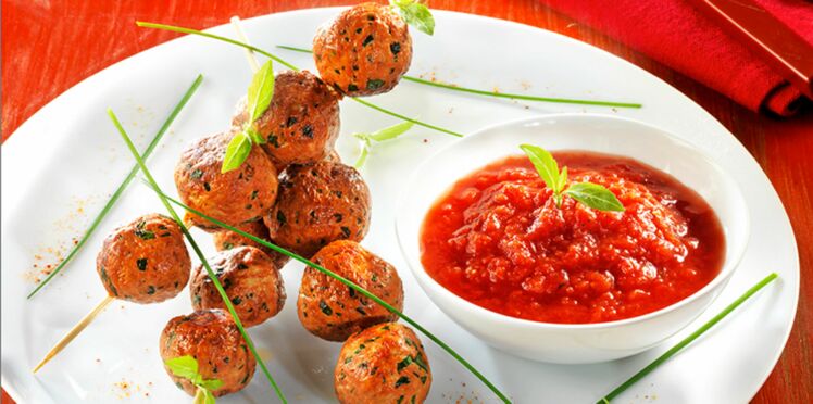 Les Brochettes De Boulettes De Poulet Parfumees Au Concentre De