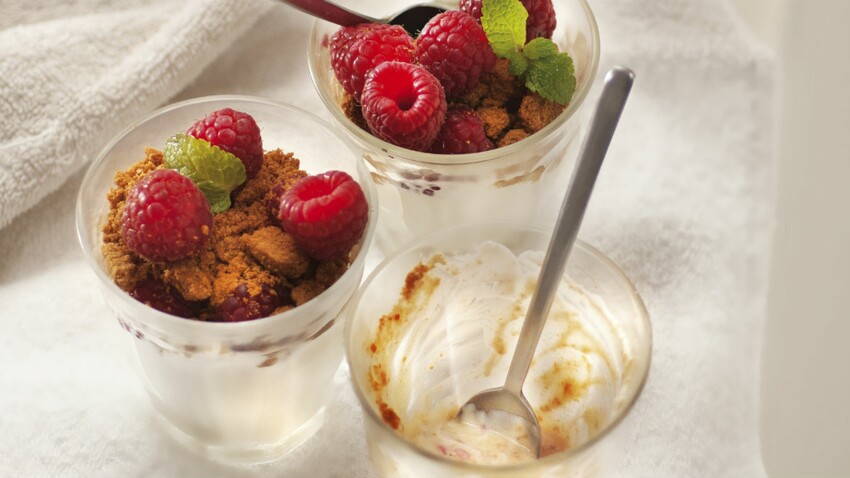 Petits Verres Mascarpone Ricotta Aux Speculoos Et Fruits Rouges Decouvrez Les Recettes De Cuisine De Femme Actuelle Le Mag