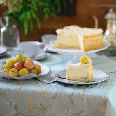 Gateau Aux Mirabelles Et Fromage Blanc Decouvrez Les Recettes De Cuisine De Femme Actuelle Le Mag