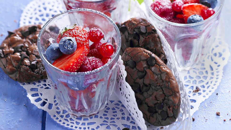 Biscuits au chocolat et fruits rouges