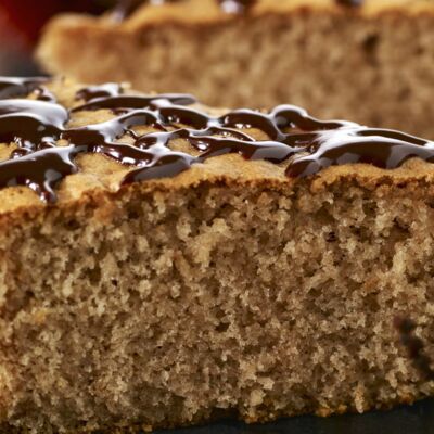 Gateau De Farine De Chataigne Noisettes Et Chocolat Decouvrez Les Recettes De Cuisine De Femme Actuelle Le Mag