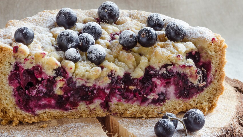 Tarte Pommes Cassis En Crumble Decouvrez Les Recettes De Cuisine De Femme Actuelle Le Mag