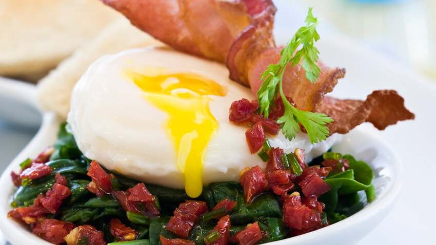 œuf Poche Au Lard Et Epinards Frais Decouvrez Les Recettes De Cuisine De Femme Actuelle Le Mag