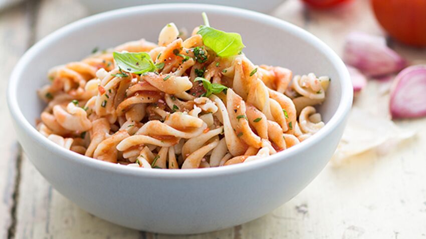 Spaghettis de légumes et sa délicieuse crème chèvre basilic rapide :  découvrez les recettes de cuisine de Femme Actuelle Le MAG