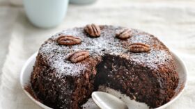 Gateau Praline Au Micro Ondes Par Tupperware Decouvrez Les Recettes De Cuisine De Femme Actuelle Le Mag