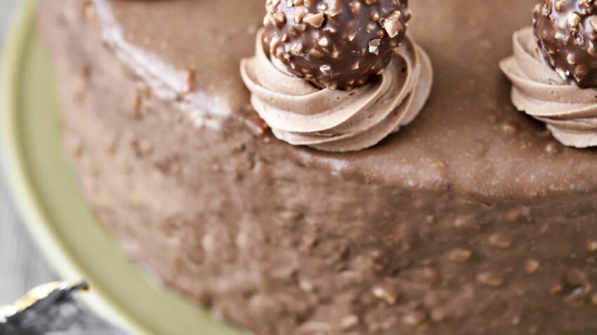 Gateau Aux Ferrero Rochers Decouvrez Les Recettes De Cuisine De Femme Actuelle Le Mag