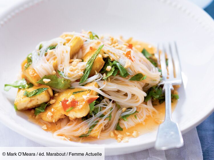 Saute De Vermicelles De Riz Au Tofu A La Mode Thaie Decouvrez