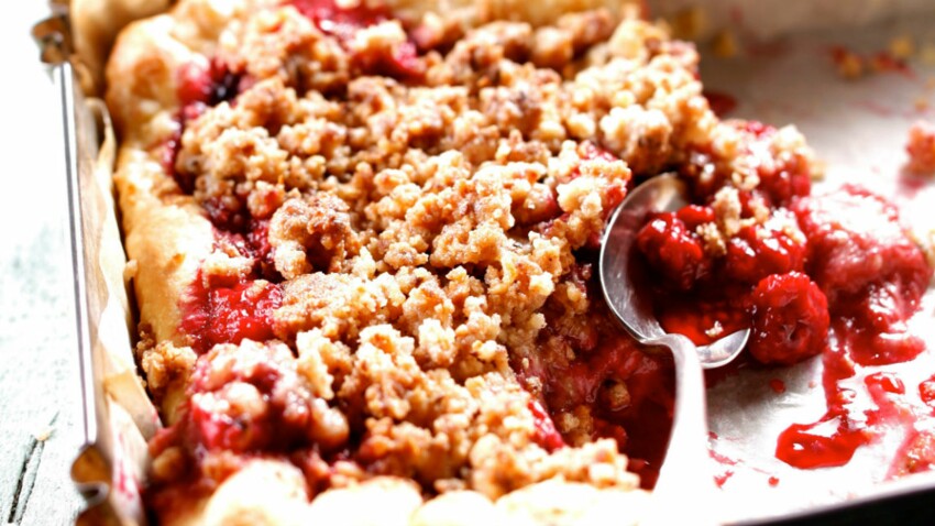 Tarte Duo Aux Framboises Et A La Rhubarbe Decouvrez Les Recettes De Cuisine De Femme Actuelle Le Mag