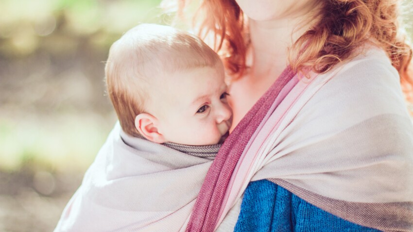Canicule : pourquoi les écharpes de portage sont dangereuses pour les bébés