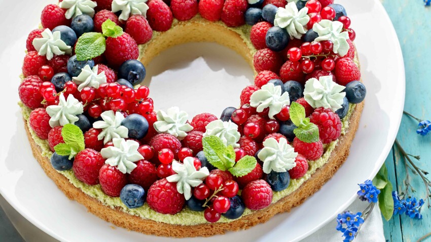 Tarte Couronne Aux Fruits Rouges Et Creme A La Pistache Decouvrez Les Recettes De Cuisine De Femme Actuelle Le Mag