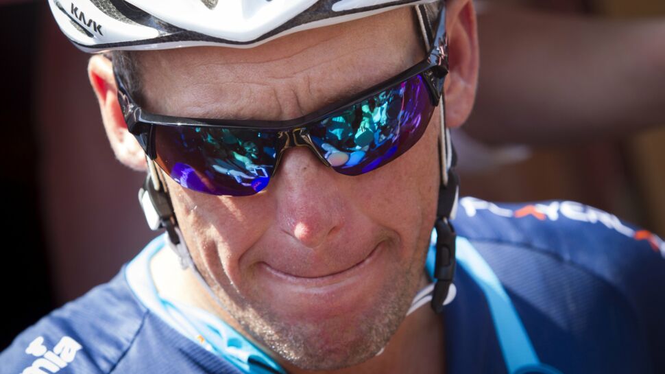 Photo - Lance Armstrong chute à vélo et partage une image de son visage amoché