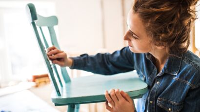5 astuces pour nettoyer les taches de cire sur les meubles : Femme Actuelle  Le MAG