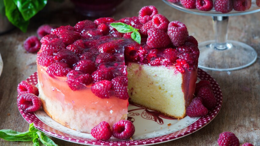 Gateau Mousseline Aux Framboises Et A L Eau De Rose Decouvrez Les Recettes De Cuisine De Femme Actuelle Le Mag