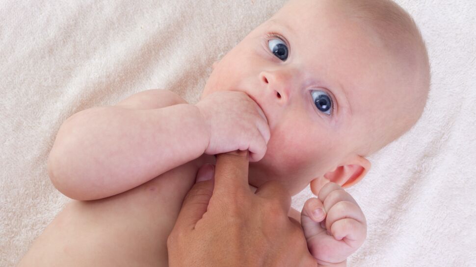 Poussée dentaire de bébé : 10 solutions naturelles et efficaces