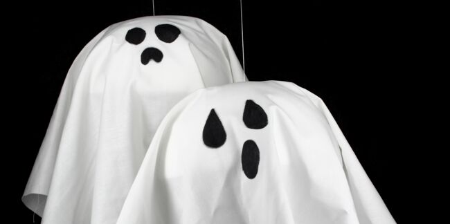 Déco d’Halloween à faire soi-même facile et rapide : des fantômes à suspendre