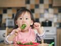 DME : quelles précautions prendre lorsque l’on débute une diversification alimentaire menée par l’enfant ?
