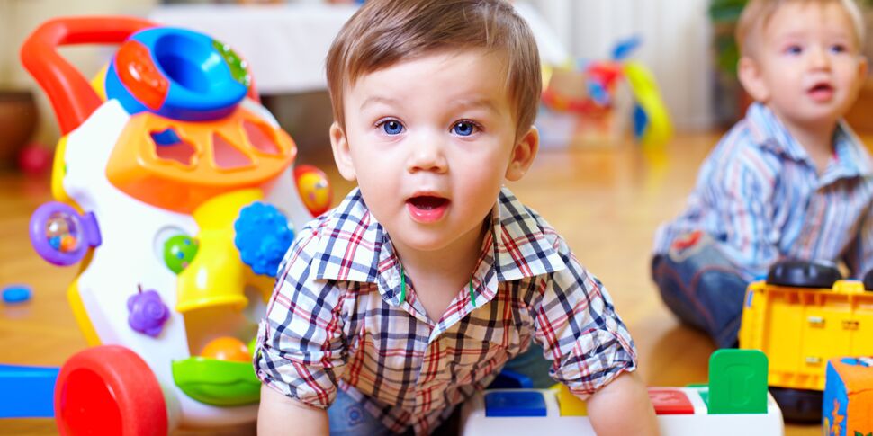 Pourquoi avaler une pile bouton de jouet est un danger mortel pour les  enfants ? 