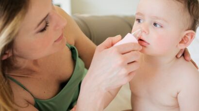 Désencombrer le nez de votre bébé d'un mois - Grandir.