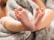 Syndrome du tourniquet ou cheveu étrangleur : attention aux mains et aux pieds de bébé