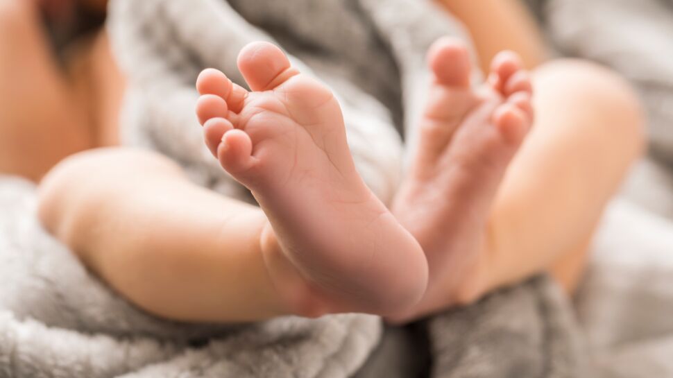 Syndrome du tourniquet ou cheveu étrangleur : attention aux mains et aux pieds de bébé