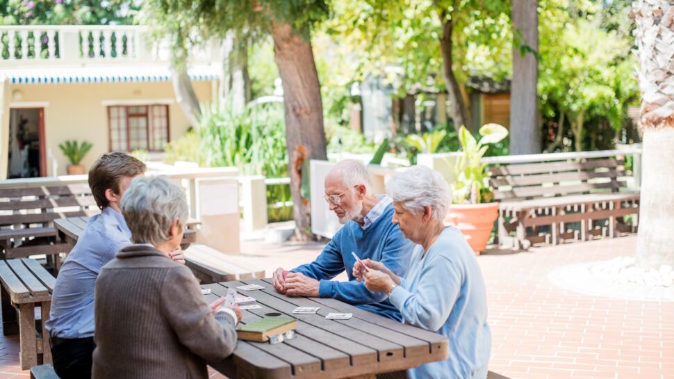 Un village “Alzheimer” va ouvrir en France pour aider les patients à retrouver leurs souvenirs
