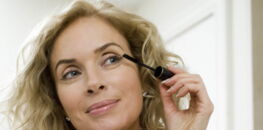 8 mauvaises habitudes beauté à bannir à 50 ans