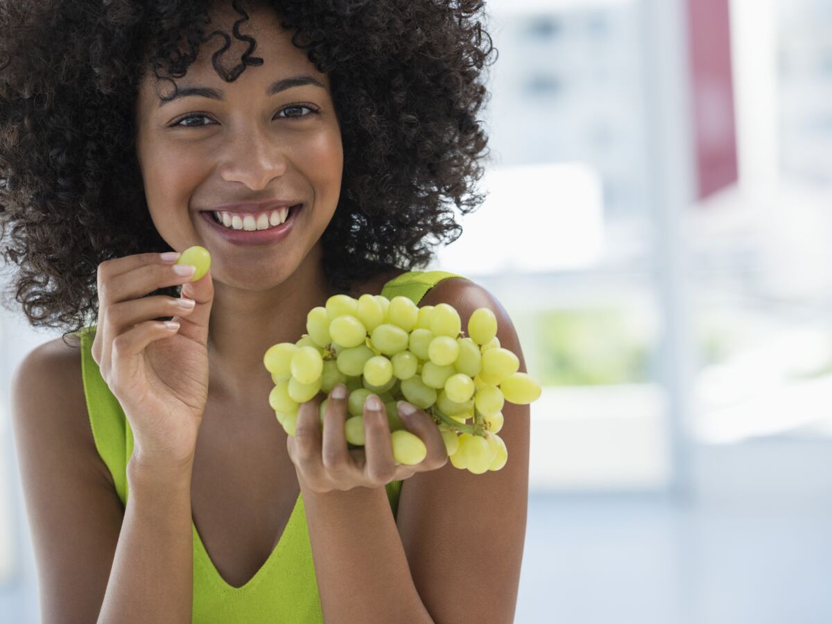 Huile de pépins de raisin : 5 façons de l'utiliser en beauté : Femme  Actuelle Le MAG
