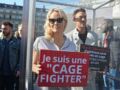 Pamela Anderson enfermée dans une cage à Paris