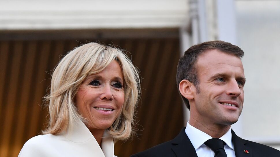 Photo - Emmanuel et Brigitte Macron unis et amoureux à l'Élysée