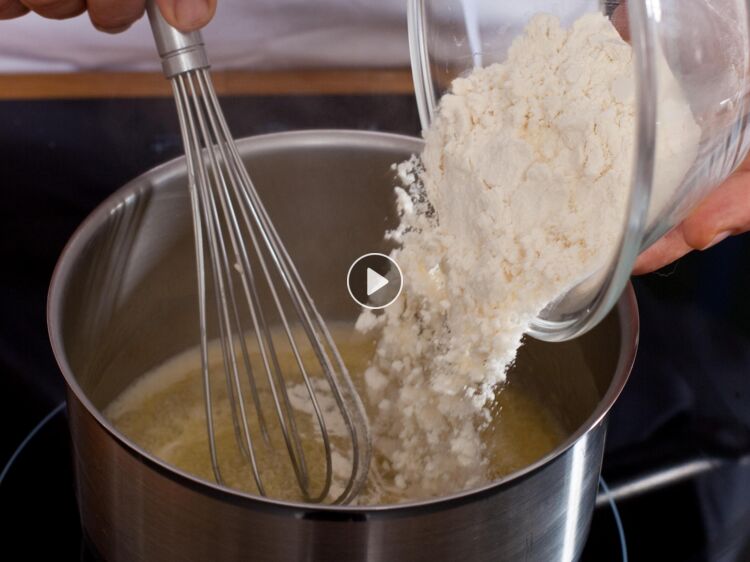 Faire un roux blanc, blond ou brun : tous nos conseils pour le réussir