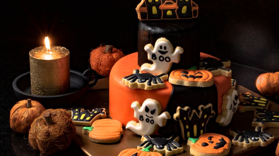 Tuto Halloween : comment décorer un gâteau façon maison hantée