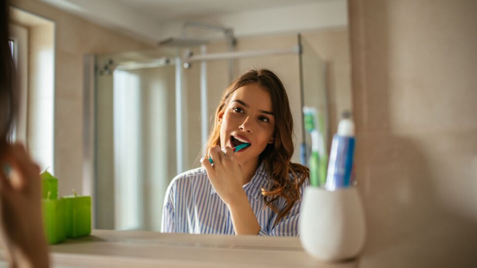 AVC et hygiène dentaire : 5 conseils pour prendre soin de ses dents et protéger son cœur
