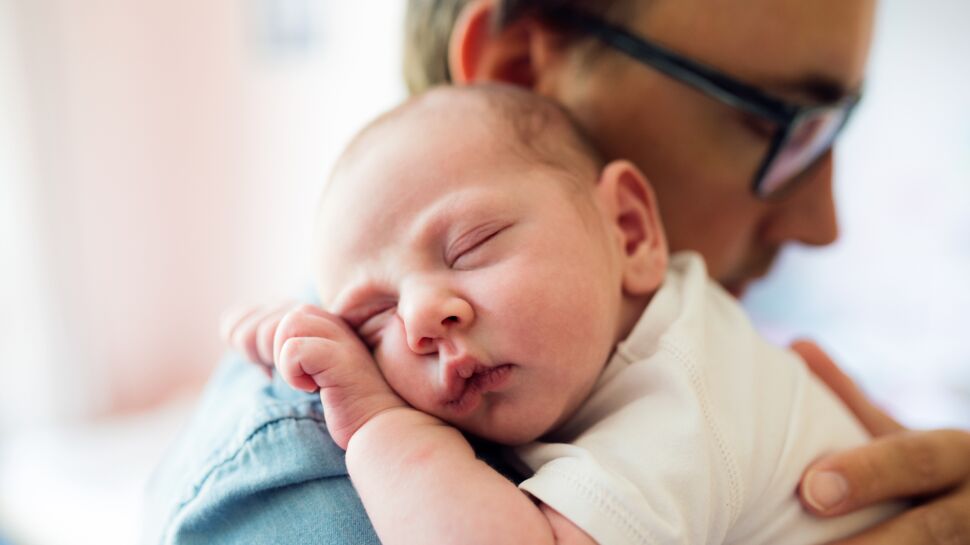 Congé paternité : bientôt des jours en plus pour les pères de bébés prématurés