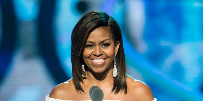 Photos : Michelle Obama pose avec sa chevelure naturelle frisée et elle est superbe