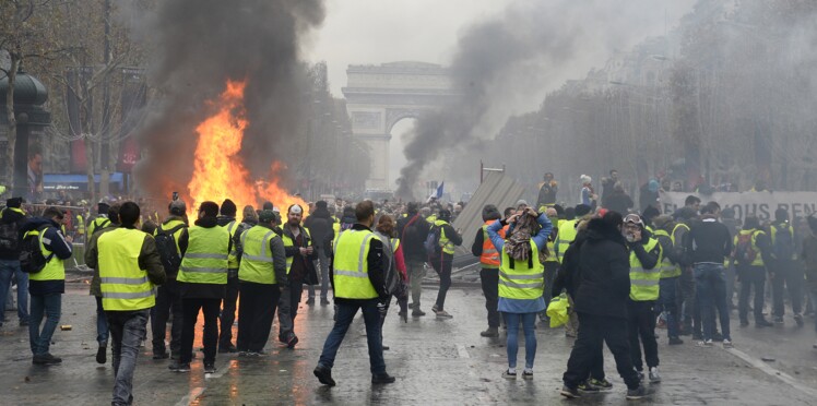 Gilets Jaunes Que Disent Vraiment Les Sondages Femme